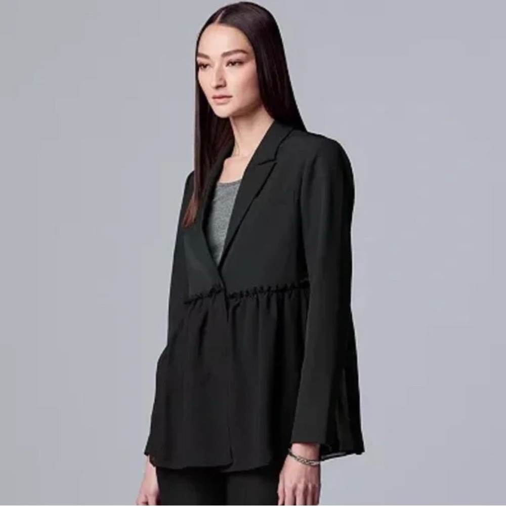 Simply Vera Ruffle blazer size Large.  Excellent condition.